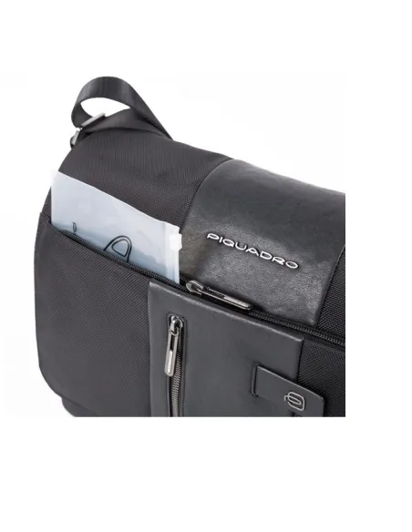Piquadro Brief2 Laptopkuriertasche aus rezykliertem Stoff und Leder schwarz