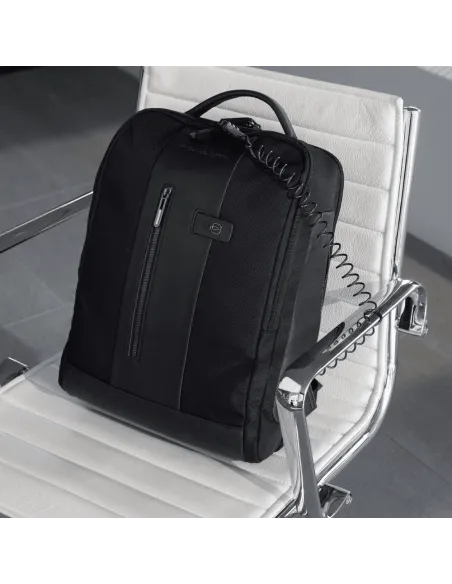Piquadro Brief2 PC- und iPad®-Rucksack mit Anti-Diebstahl-Kabel schwarz