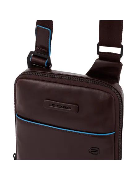Piquadro B2 Revamp Umhängetasche mit iPad®mini-Fach Dunkelbraun