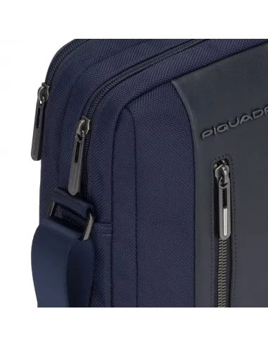 Borsello organizzato con due...