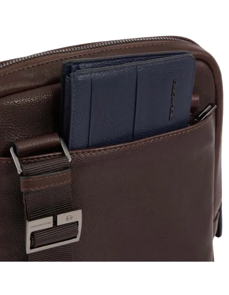 Leder-Umhängetasche mit iPad®mini-Fach Piquadro Ray, blau
