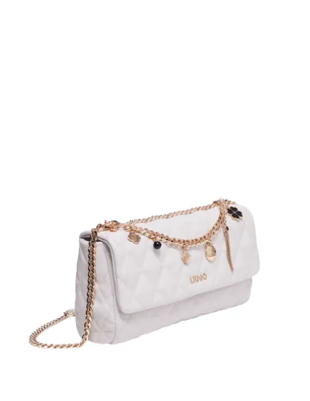 Liu Jo Gesteppte Umhängetasche mit Kettenriemen und Charms, elfenbeinfarben