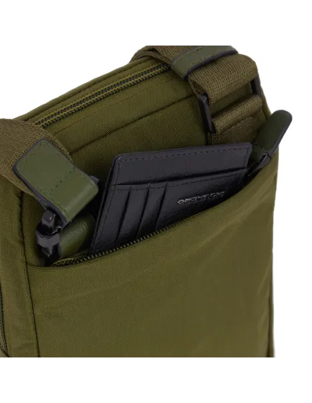 Borsello porta iPad® mini in tessuto riciclato e pelle Piquadro P16S2, verde