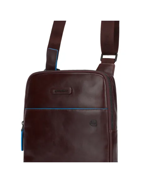 Borsello porta iPad® in pelle Piquadro Blue Square Revamp, mogano