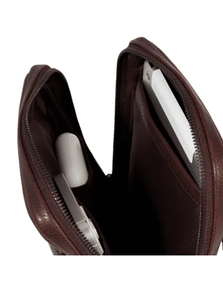 Piquadro Carl iPad®mini Umhängetasche aus Leder, schwarz