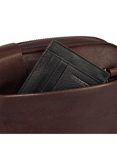 Borsello in pelle porta iPad®mini a due scomparti Piquadro Carl, marrone
