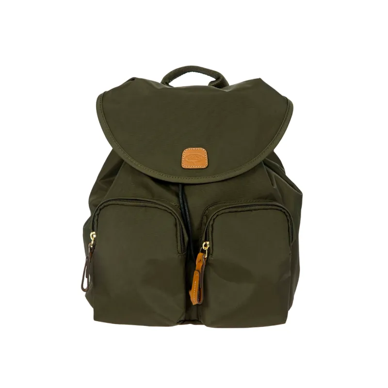 Woman's backpack with two zipped front pockets green