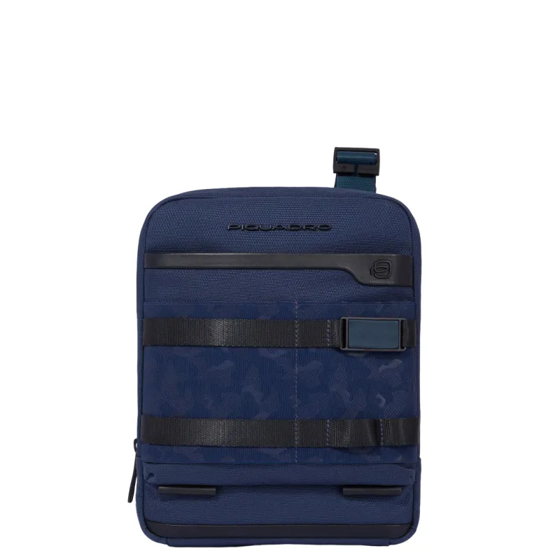 Borsello per iPad® in tessuto riciclato e pelle Piquadro...