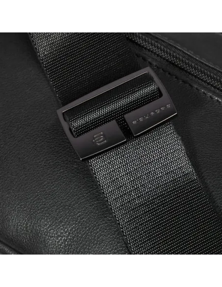 Piquadro Cronus Gürteltasche aus Leder, schwarz