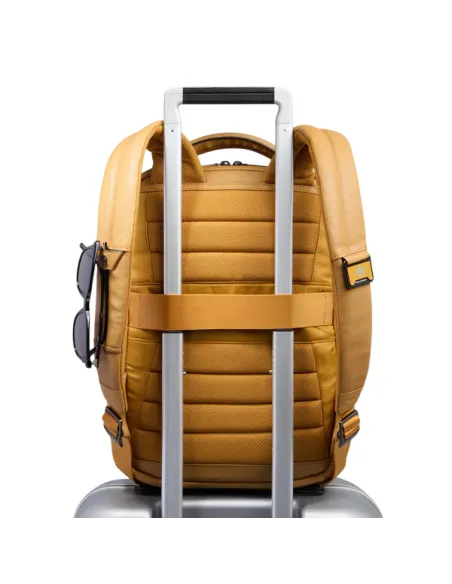 Zaino piccolo con porta pc da 13,3 Piquadro Cronus, giallo