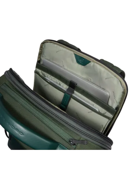Zaino da viaggio espandibile porta pc da 17,3 in tessuto e pelle vegana Piquadro, verde