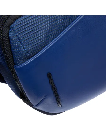 Marsupio in tessuto e pelle vegana Piquadro, blu