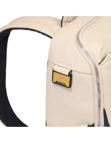 Piquadro Than klein Leder Rucksack mit 13,3 Laptop Fach, beige