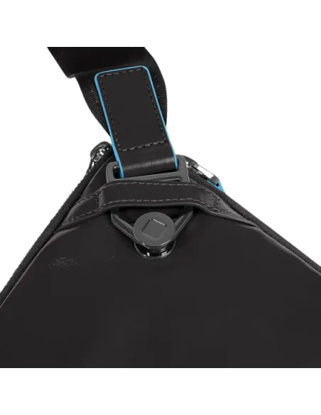 Marsupio Piquadro Blue Square con attacchi tracolla riposizionabili, nero