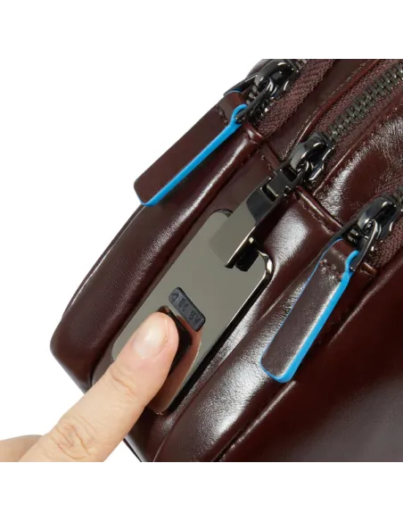 Piquadro Blue Square Herren-Clutch mit Fingerabdruck-Sicherheitsschloss, dunkelbraun