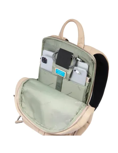 Piquadro Than medium leather computer...