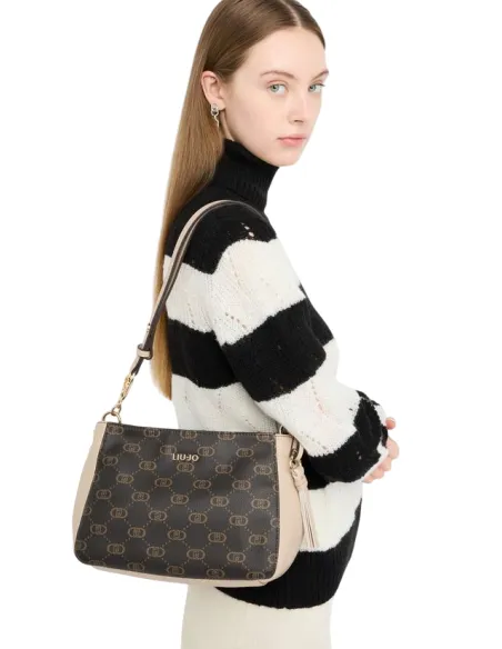 Liu Jo Schultertasche mit Strukturoptik verstellbarem Riemen und Quaste, beige-brown