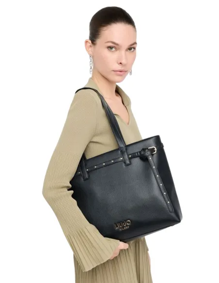 Liu Jo Shopping Bag mit Strukturoptik Metalllogo und Nietenriemen, schwarz