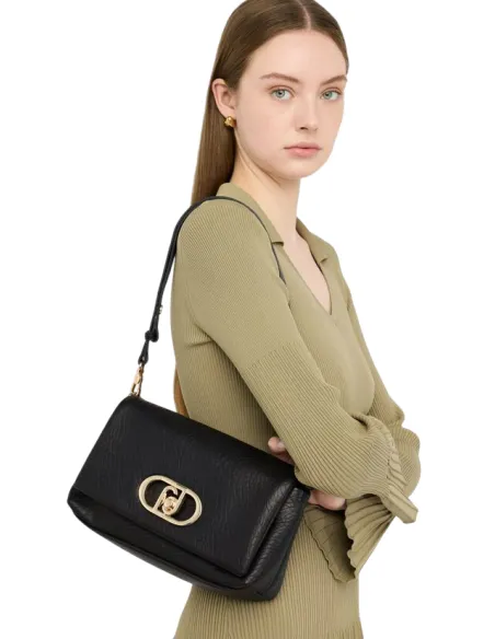 Borsa a spalla con patta Liu Jo La Puffy, nera