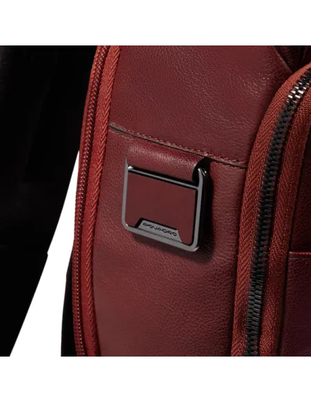 Zaino uomo piccolo in pelle porta pc e iPad®mini Piquadro Philip, marrone