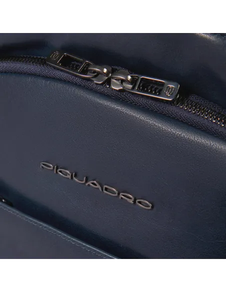 Piquadro Philip Rucksack kompakt aus Leder mit RFID Laptopfach und Trolley-System, blau