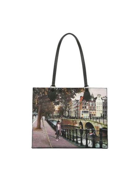 Shopping square Ynot, Amsterdam Bridge