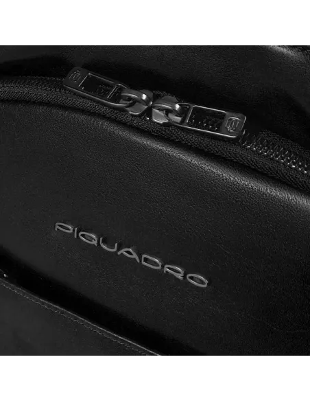 Piquadro Philip Rucksack kompakt aus Leder mit RFID Laptopfach und Trolley-System, schwarz