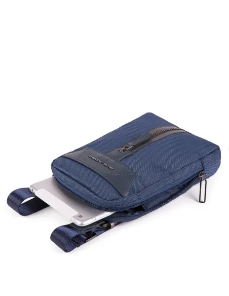 Piquadro Umhängetasche aus rezykliertem Stoff, blau