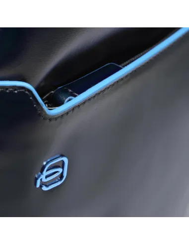 ca3214b2 zaino piquadro blu dettagli tasca