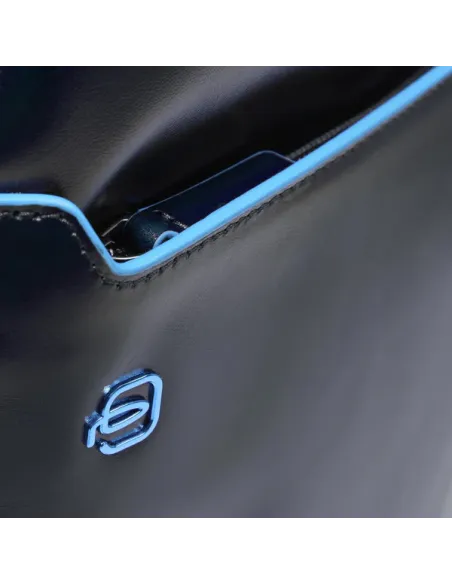 ca3214b2 zaino piquadro blu dettagli tasca