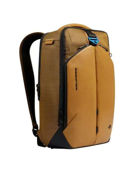 Zaino da viaggio porta PC da 15,6 in  tessuto e pelle vegana Piquadro, miele