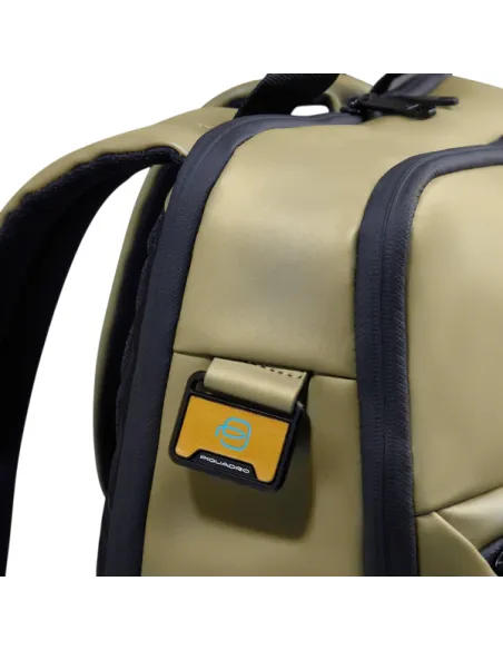 Zaino porta pc da 15,6 a due scomparti con cinghia pettorale Piquadro C2OW, Khaki