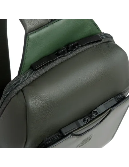 Piquadro Ael Leder Umhaengetasche wandelbar zum Rucksack, grün