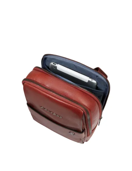 Piquadro Solm men's leather iPad Mini crossbody, brick
