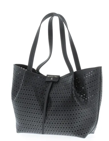 Shopping in pelle traforata Patrizia...