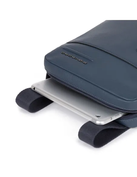 Piquadro Akron Leder-Umhangetasche mit  iPad-Halterung blau