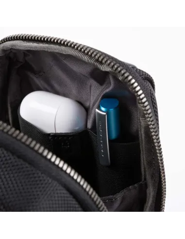 Kleine Umhängetasche aus Stoff und...