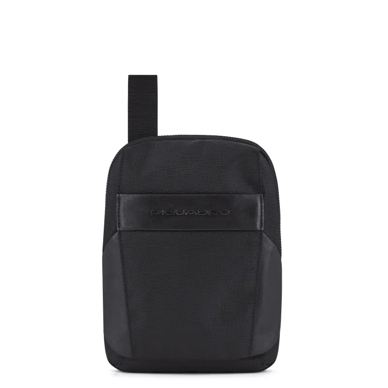 Piquadro Woody Umhängetasche aus rezykliertem Stoff und...