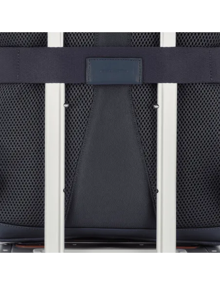 Personalizable computer backpack with anti-theft cable Akron