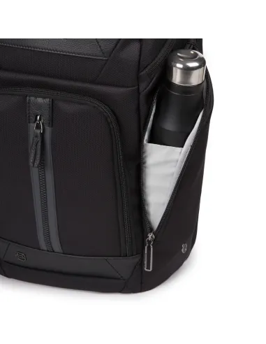 Rucksack aus regeneriertem Stoff und...