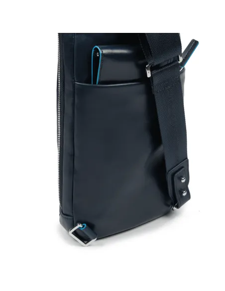 Piquadro Blue Square Revamp Leder-Querträgertasche mit iPad®mini-Fach