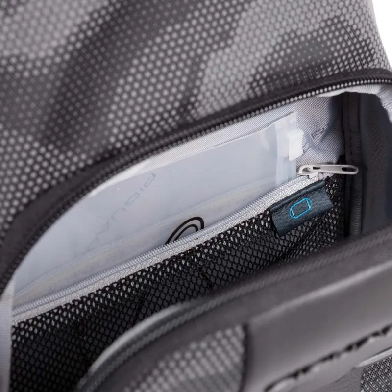 Querträgertasche aus regeneriertem Stoff und Leder 2