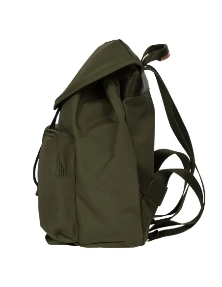 Woman's backpack with two zipped front pockets green